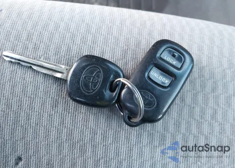 2005 Toyota Corolla Le z USA, uszkodzony, nr VIN 1NXBR32EX5Z358436